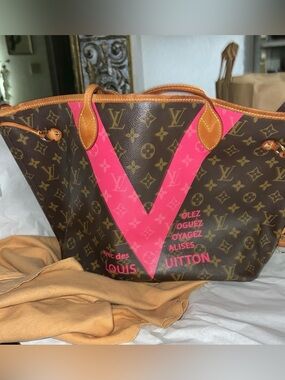 AUTHENTIC!!! Louis Vuitton Monogram Canvas Tote with Pink V Graphic